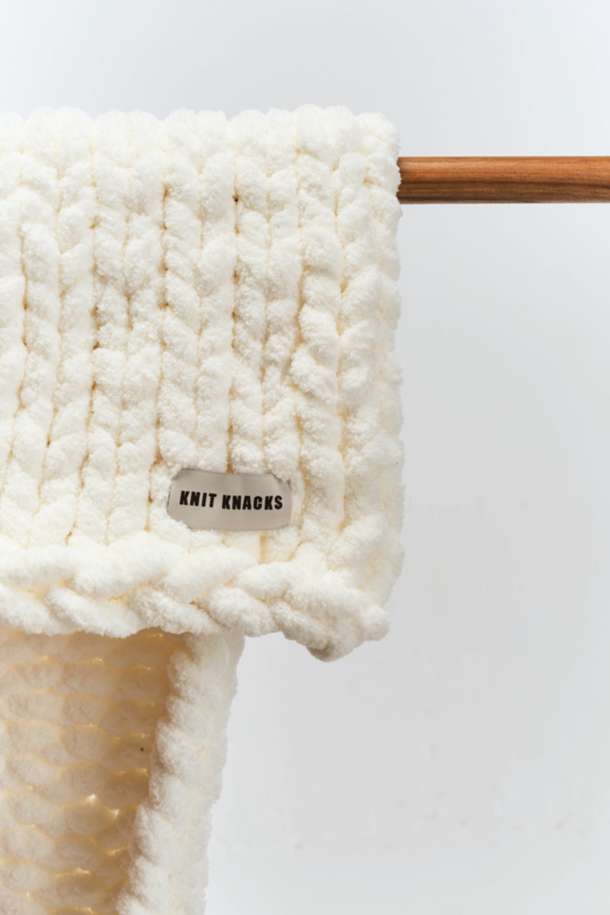 CHUNKY YARN BLANKET(BUTTER MILK)