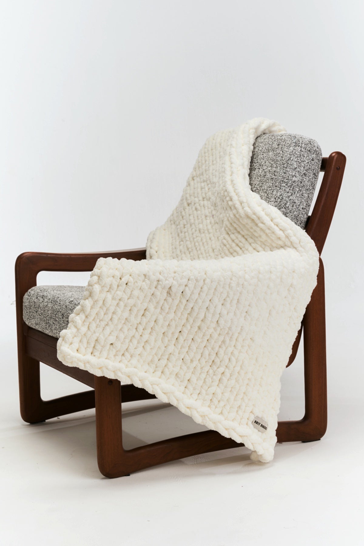 CHUNKY YARN BLANKET(BUTTER MILK)