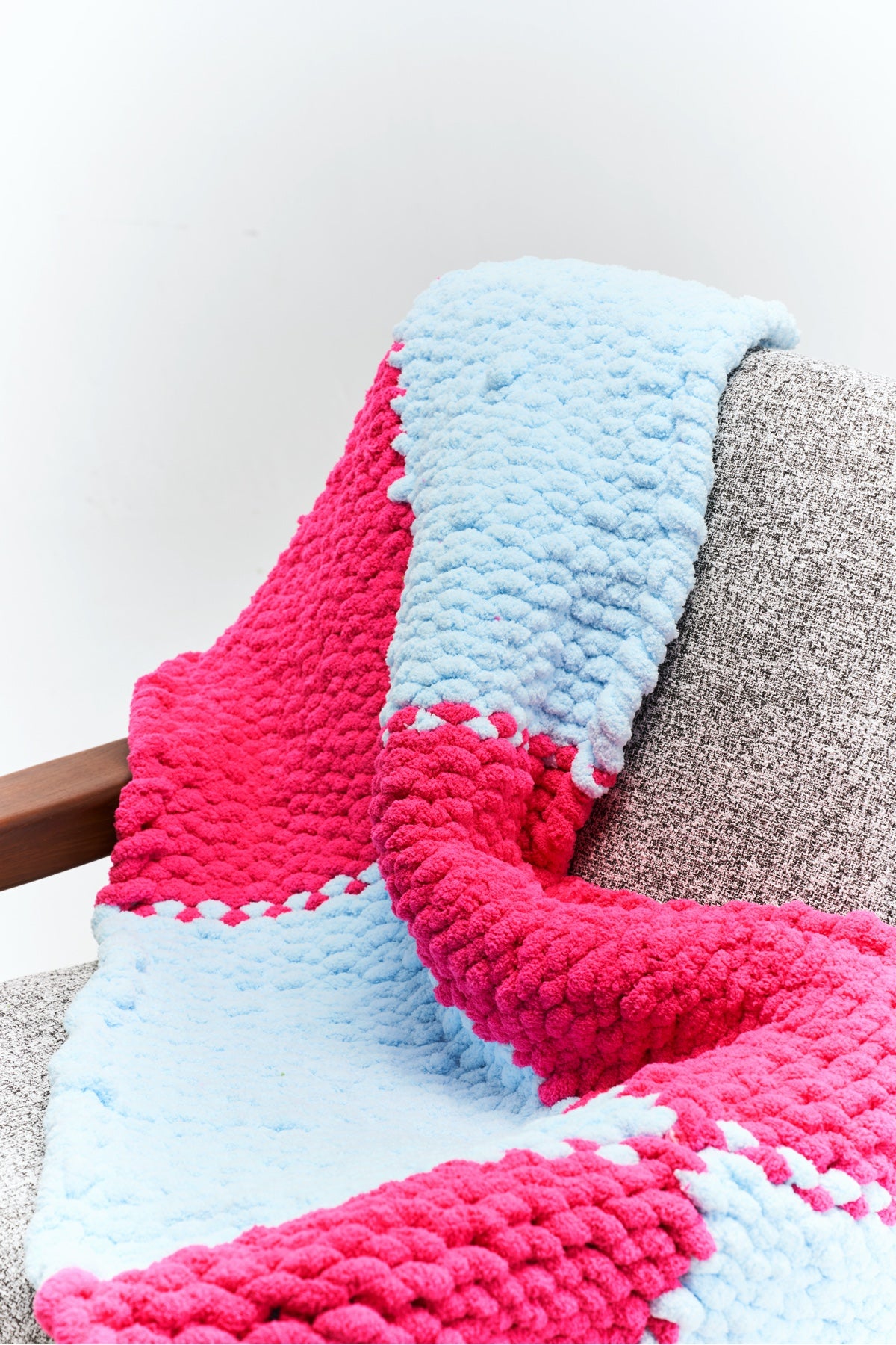 CHUNKY YARN BLANKET(ICE SPICE)